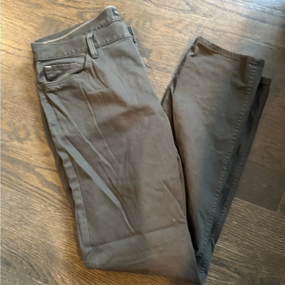 Banana Republic Men's Athletic Traveler Pant in Dark Olive Green 34x32
